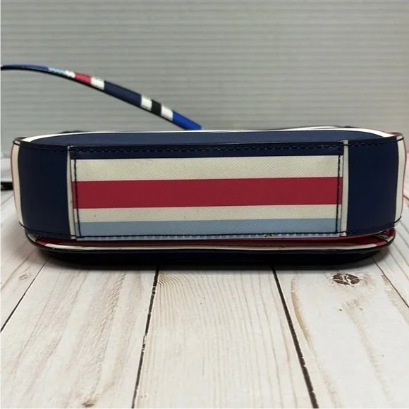 Kate Spade New York Large Carsen Laurel Way Leather Crossbody - LIKE NEW EUC - Picture 4 of 10